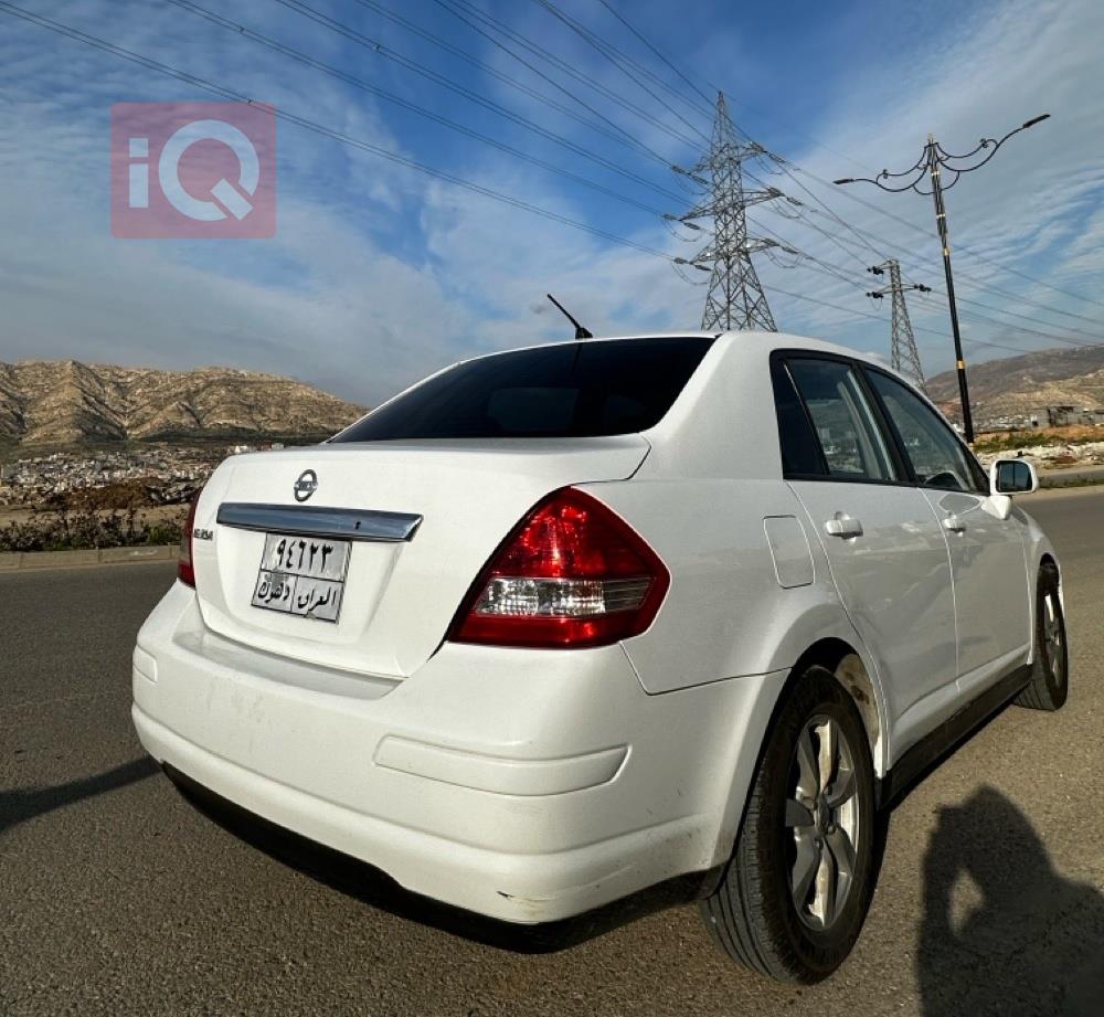 نيسان فيرسا